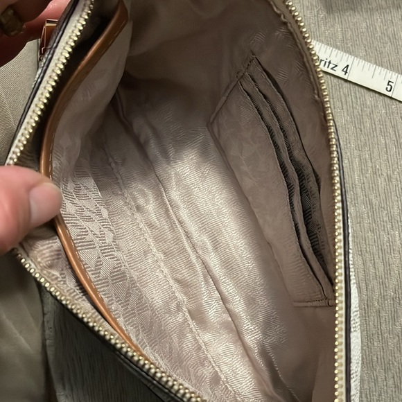 MK wristlet EUC - Picture 7 of 7